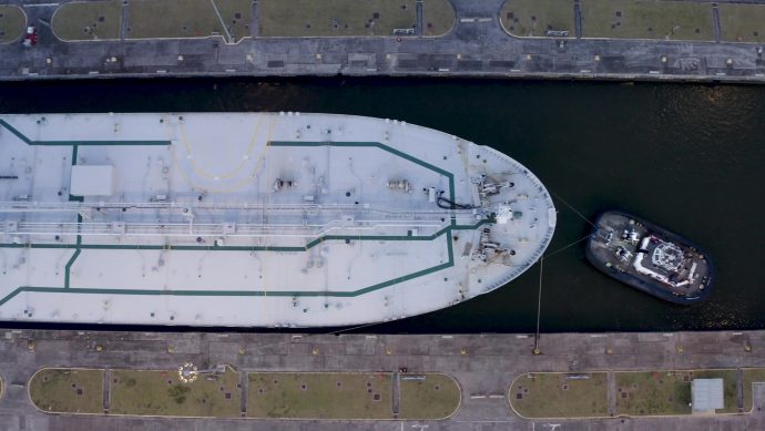 Vessel passing thru Panama Canal no marks